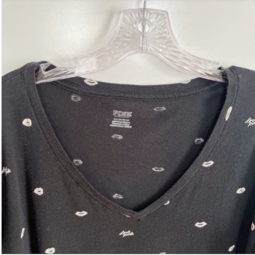 PINK Victoria's Secret Girlfriend t-shirt black cropped lips print v neck - Picture 5 of 8